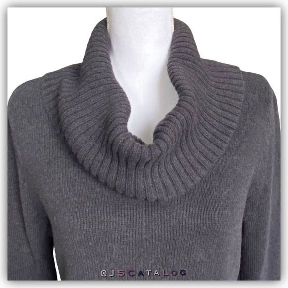 Pria Charcoal Grey Loose Turtleneck Cable Knit Winter Pullover - M - EUC - Picture 3 of 6